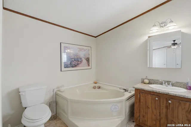 205 Creekview Dr Floresville, TX 78114