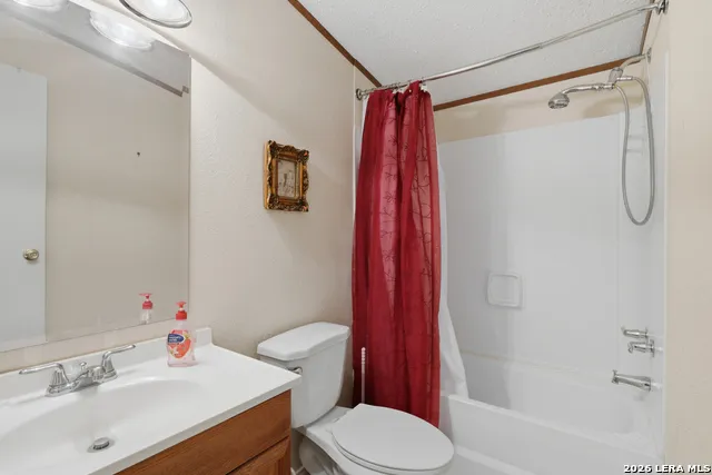 205 Creekview Dr Floresville, TX 78114