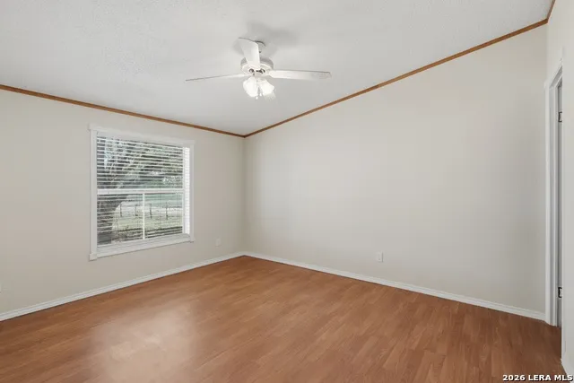 205 Creekview Dr Floresville, TX 78114