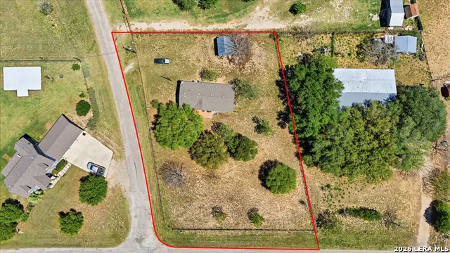 205 Creekview Dr Floresville, TX 78114