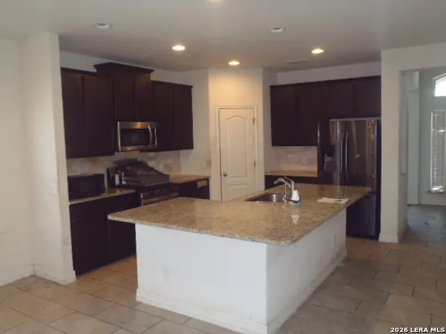 5009 ARROW RDG Marion, TX 78124