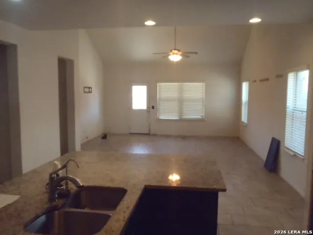 5009 ARROW RDG Marion, TX 78124