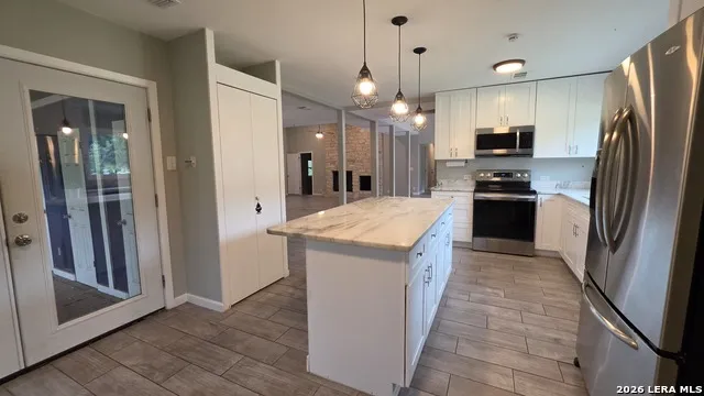 3019 Lakeview Canyon Lake, TX 78133