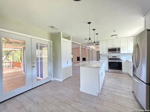 3019 Lakeview Canyon Lake, TX 78133