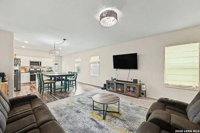 13522 Sunrise Mdw St Hedwig, TX 78152