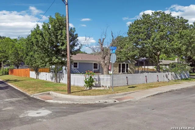 202 SUTTON DR San Antonio, TX 78228