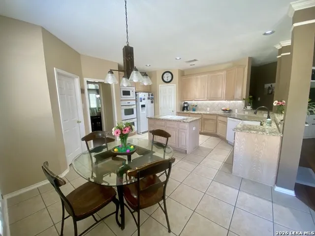 256 Las Brisas Seguin, TX 78155