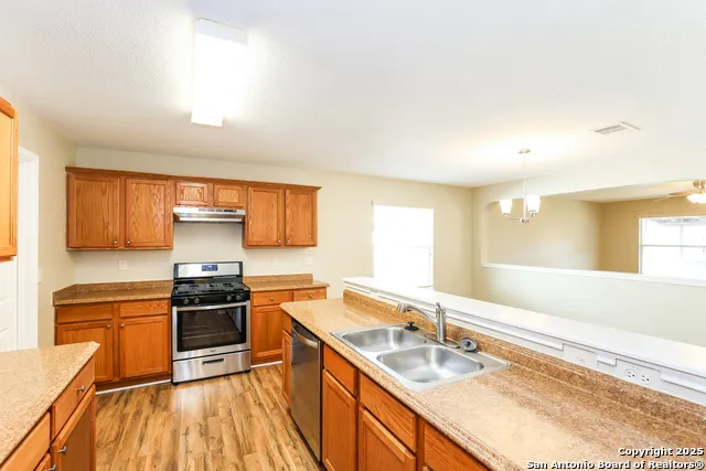 8534 Snakeweed Converse, TX 78109