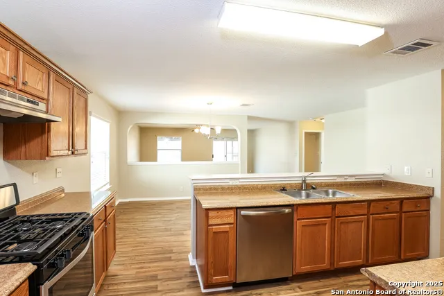 8534 Snakeweed Converse, TX 78109