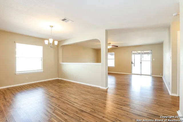 8534 Snakeweed Converse, TX 78109