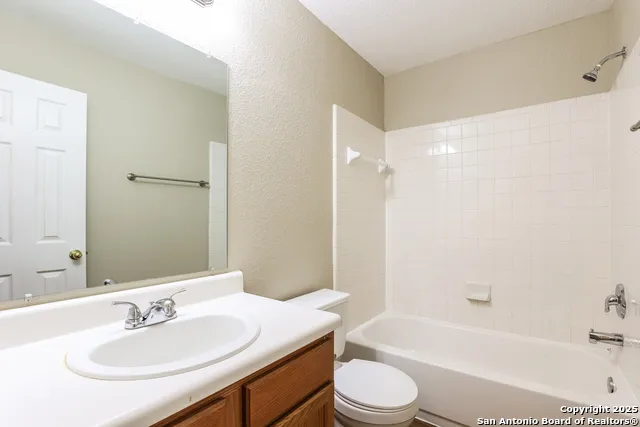 8534 Snakeweed Converse, TX 78109