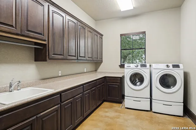 7938 Colonial Woods Boerne, TX 78015
