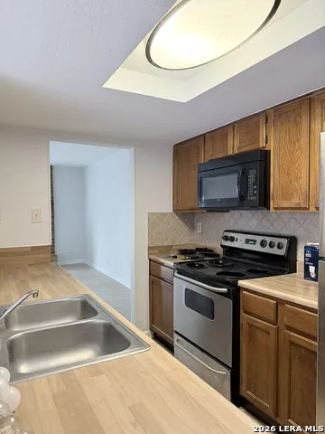 5758 SPRING MOON ST San Antonio, TX 78247
