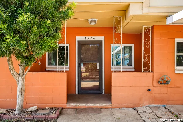 1206 W VILLARET BLVD San Antonio, TX 78224