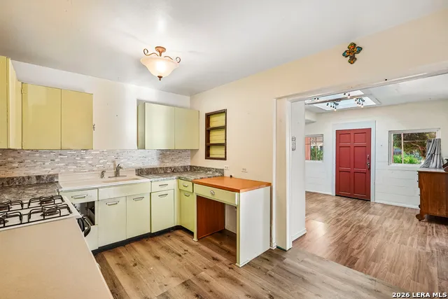 1206 W VILLARET BLVD San Antonio, TX 78224