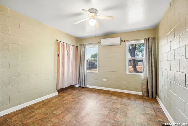 1206 W VILLARET BLVD San Antonio, TX 78224