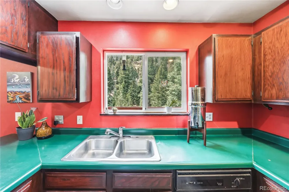 5130 Neeper Valley Road Manitou Springs, CO 80829