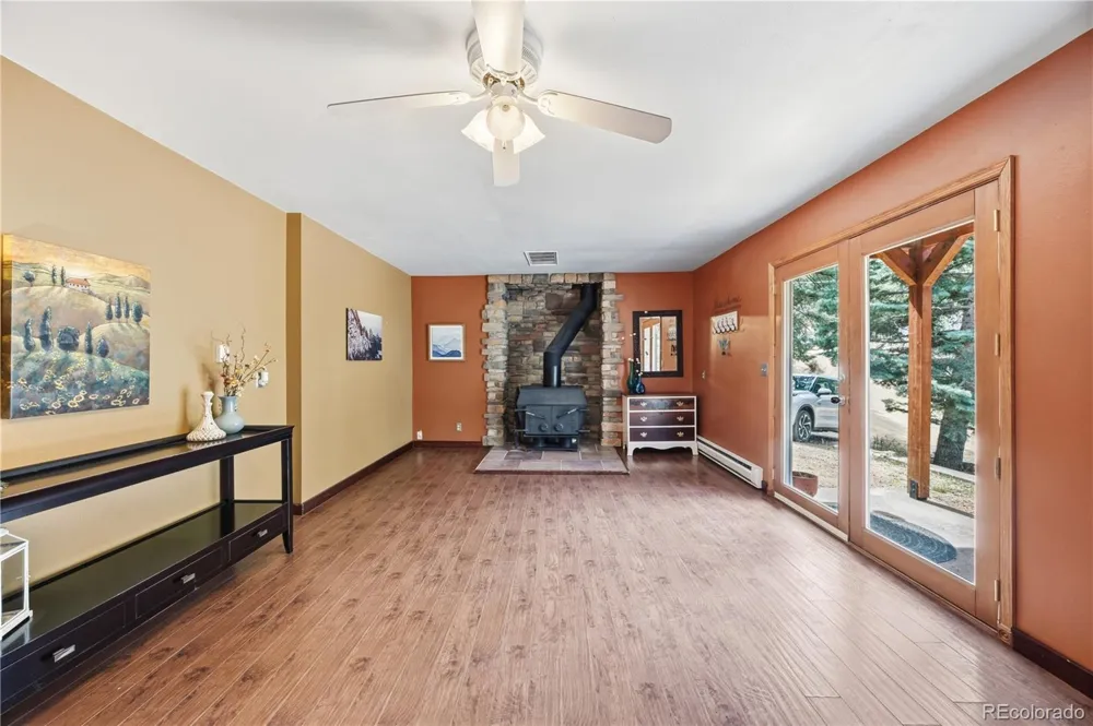 5130 Neeper Valley Road Manitou Springs, CO 80829