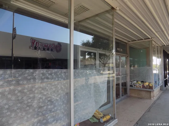 100 E MAIN ST #A Eagle Pass, TX 78852