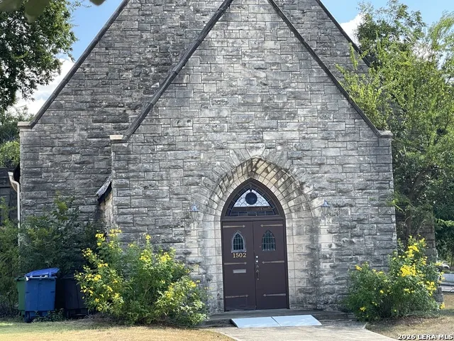 1502 McKinley Ave San Antonio, TX 78210