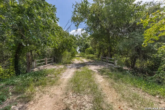 120 ANDERSON HL Seguin, TX 78155