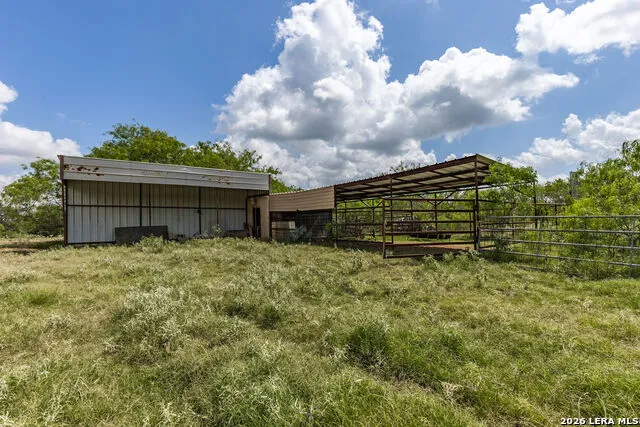 120 ANDERSON HL Seguin, TX 78155