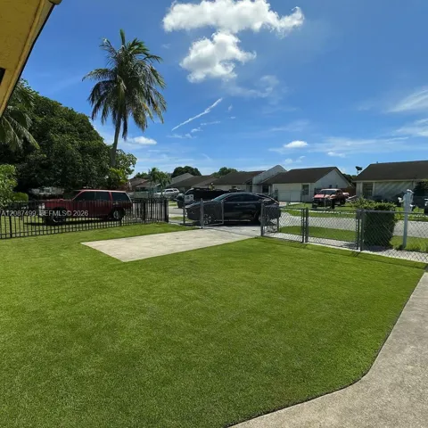 3611 NW 194th Ter
