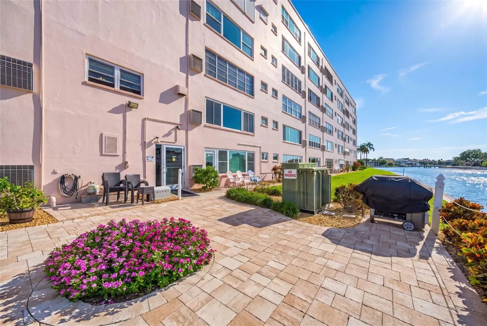 6025 SHORE BOULEVARD S #304 Gulfport, FL 33707
