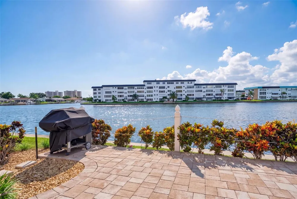 6025 SHORE BOULEVARD S #304 Gulfport, FL 33707