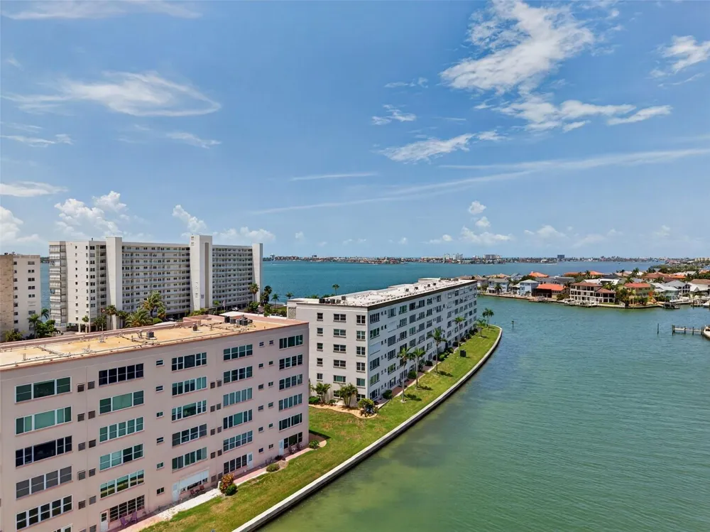 6025 SHORE BOULEVARD S #304 Gulfport, FL 33707