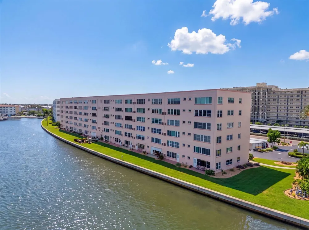 6025 SHORE BOULEVARD S #304 Gulfport, FL 33707