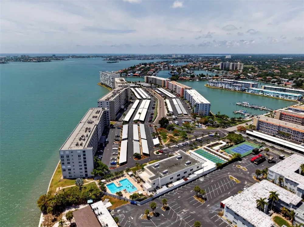 6025 SHORE BOULEVARD S #304 Gulfport, FL 33707