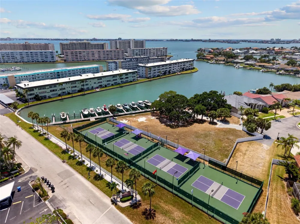 6025 SHORE BOULEVARD S #304 Gulfport, FL 33707