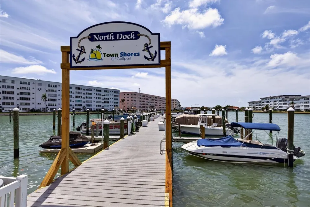 6025 SHORE BOULEVARD S #304 Gulfport, FL 33707