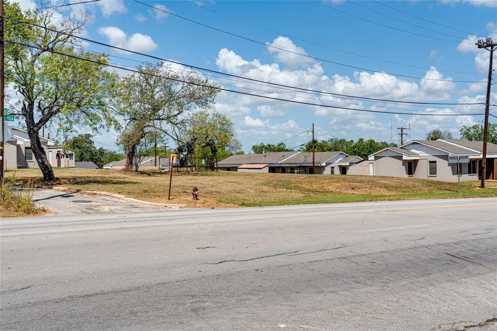 Lamar And North Magnolia Avenue Luling, TX 78648