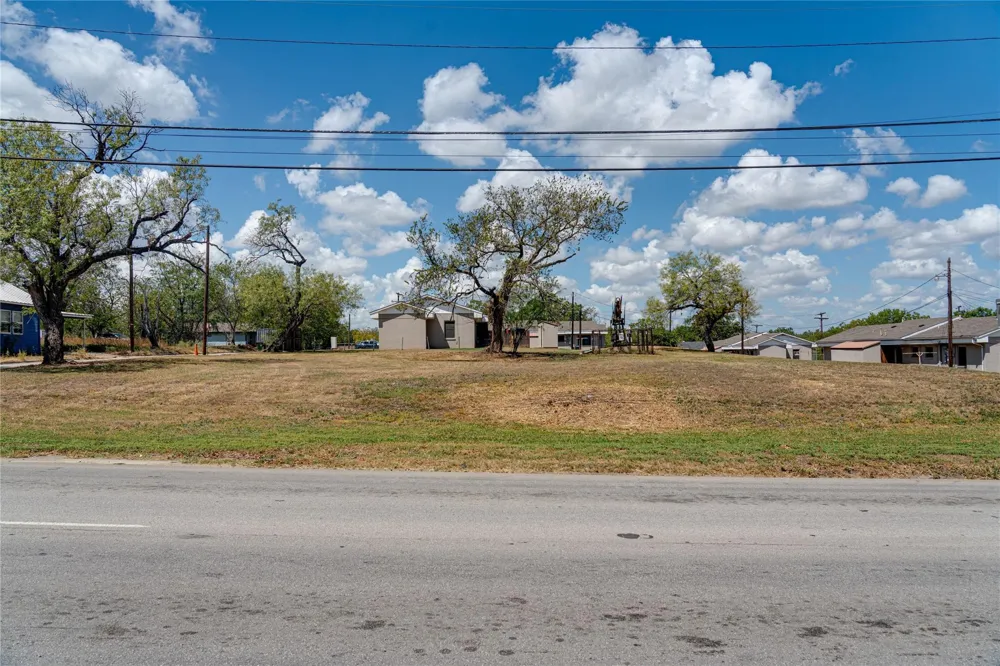 Lamar And North Magnolia Avenue Luling, TX 78648