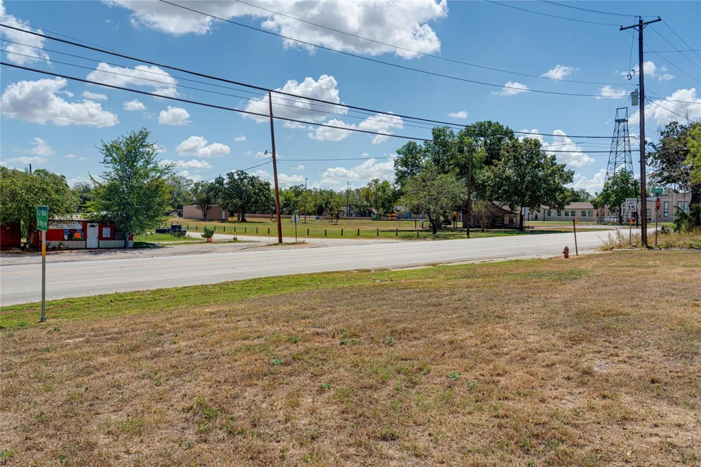 Lamar And North Magnolia Avenue Luling, TX 78648