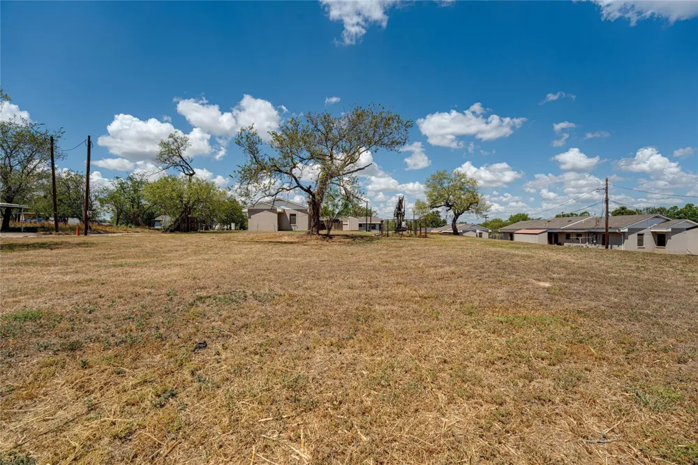 Lamar And North Magnolia Avenue Luling, TX 78648