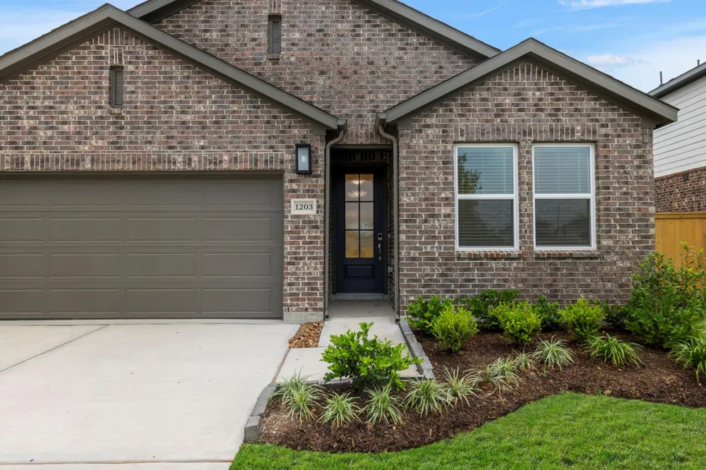 1203 Buffalo Run Tomball, TX 77375
