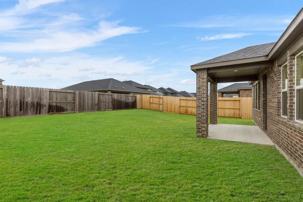 1203 Buffalo Run Tomball, TX 77375