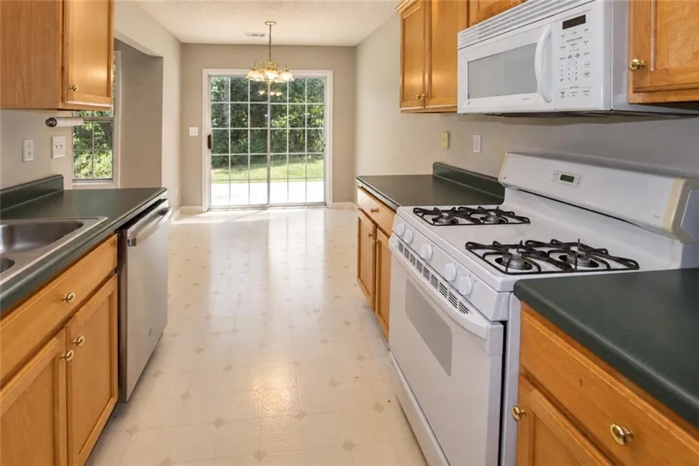 227 Westwind Drive Ball Ground, GA 30107