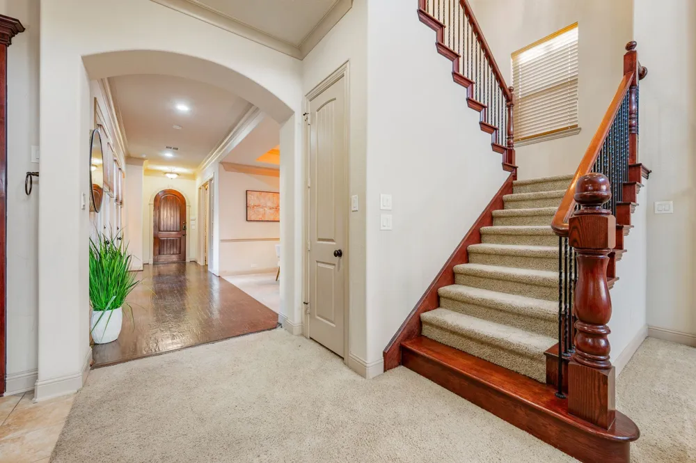 1010 Lost Valley Drive Euless, TX 76039