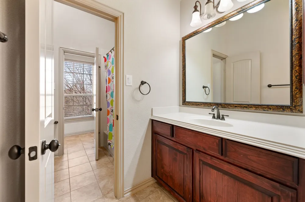 1010 Lost Valley Drive Euless, TX 76039