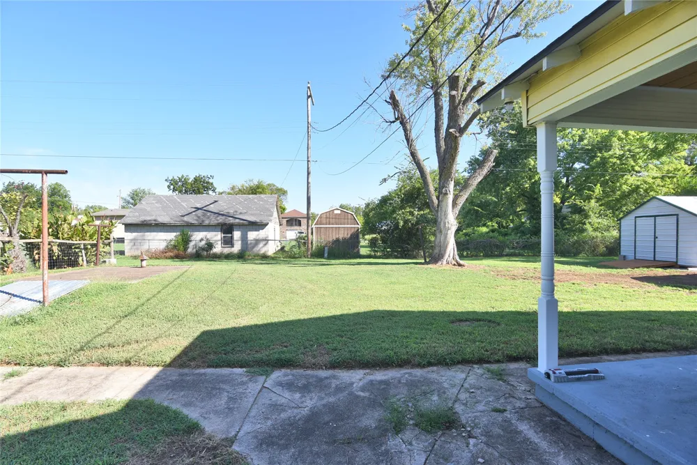 110 W 1st Street Oilton, OK 74052