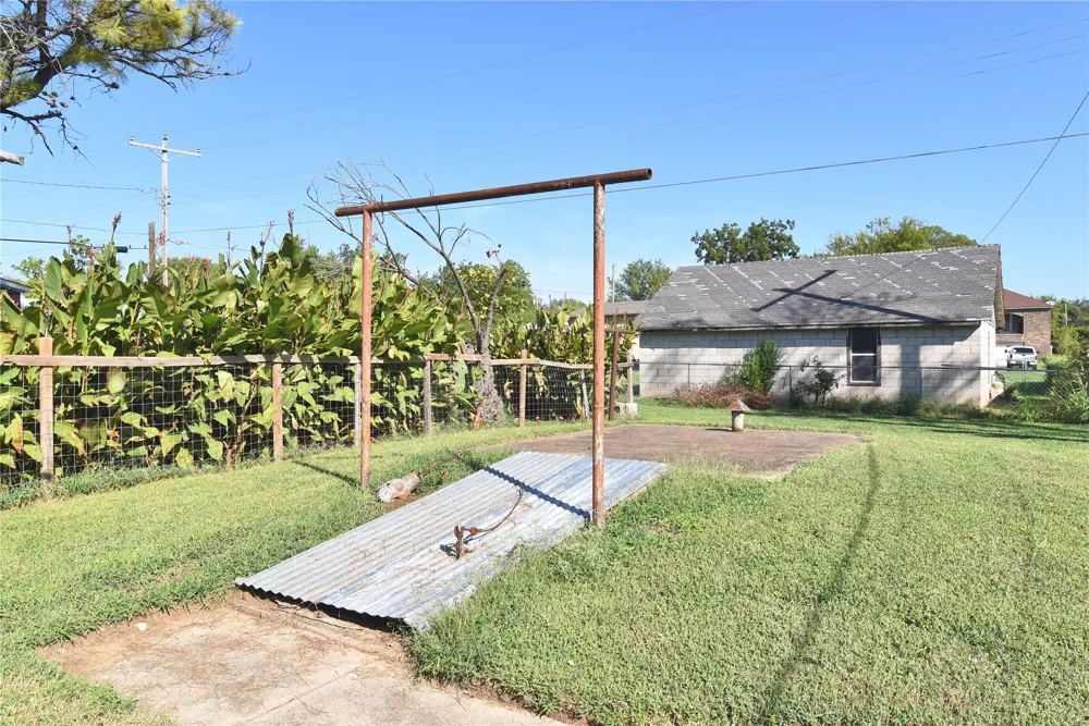 110 W 1st Street Oilton, OK 74052
