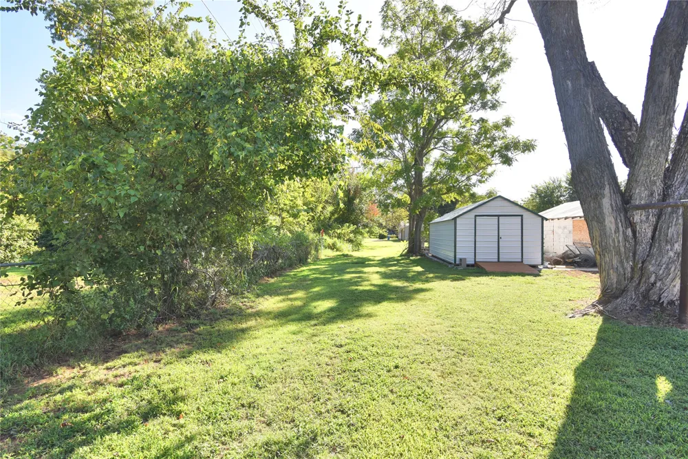 110 W 1st Street Oilton, OK 74052