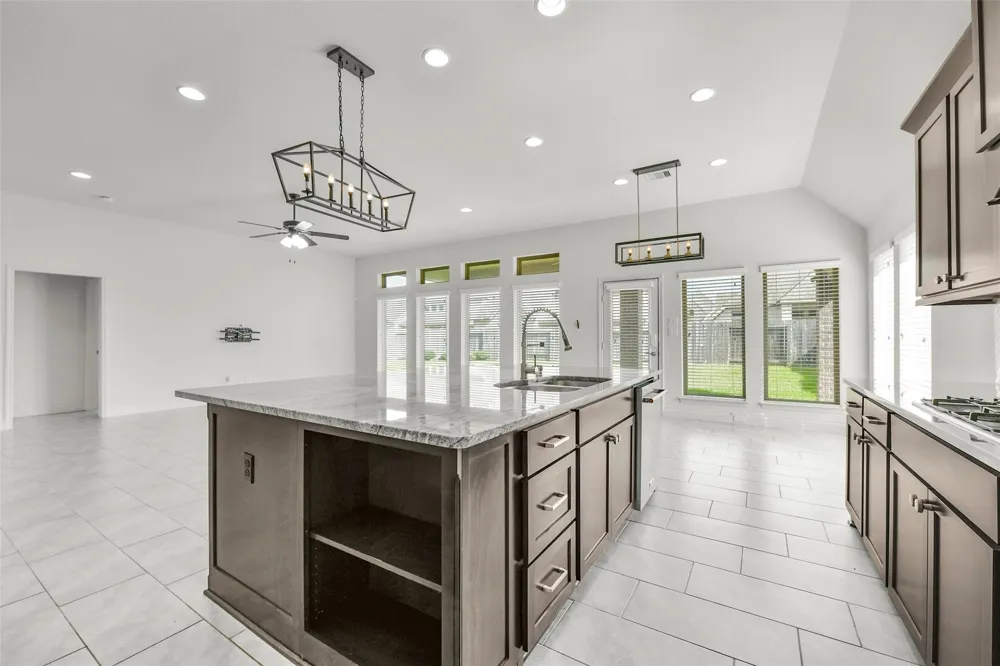 13615 Imperial Island Lane Pearland, TX 77584