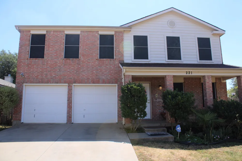 221 Pinecrest Seagoville, TX 75159