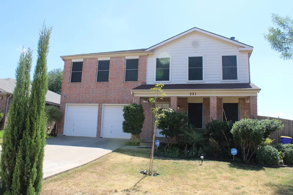 221 Pinecrest Seagoville, TX 75159