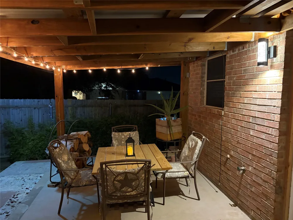 221 Pinecrest Seagoville, TX 75159